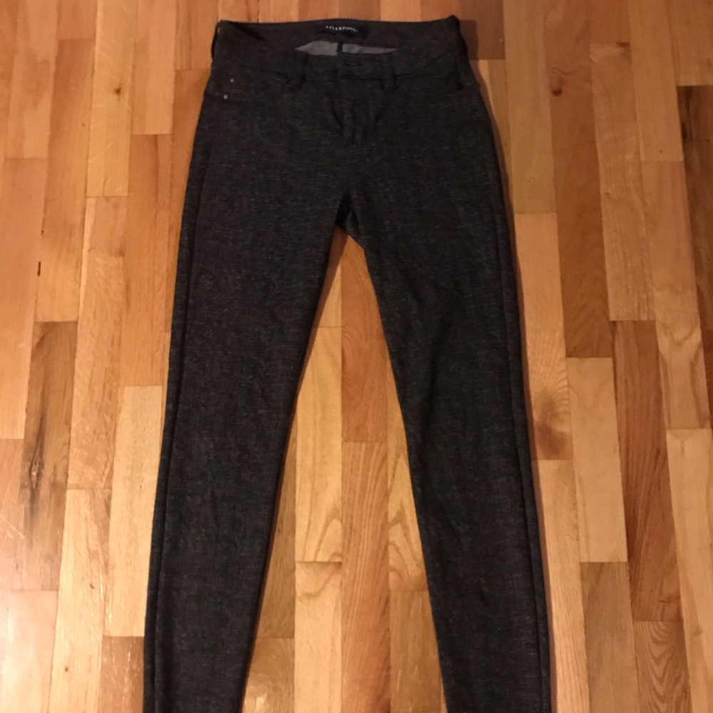 Gray spandex jeans (“jeggings”)